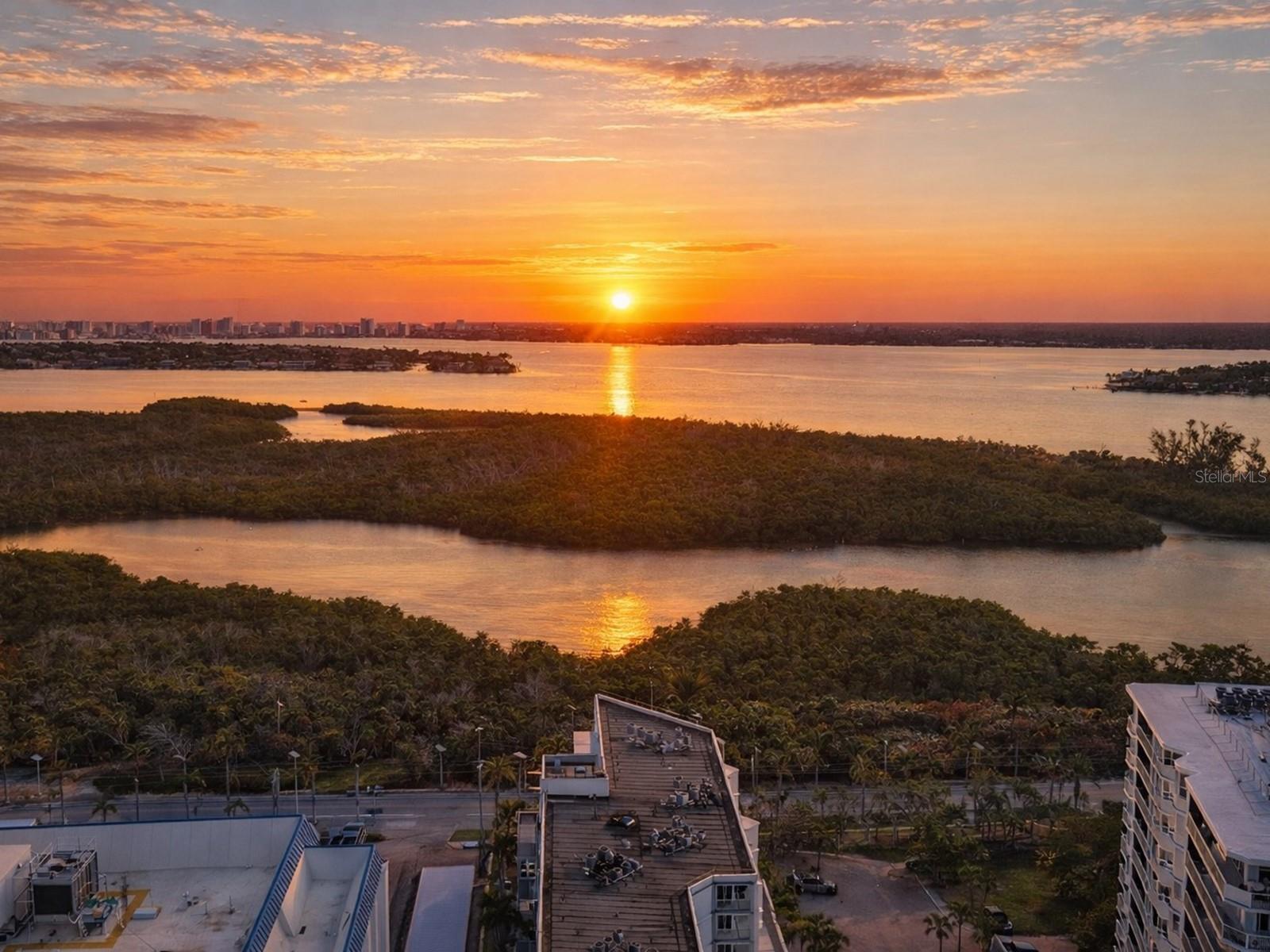 LIDO HARBOUR TOWERS - Residential