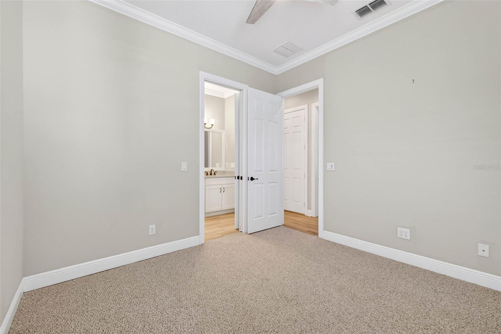 VALENCIA LAKES - Residential