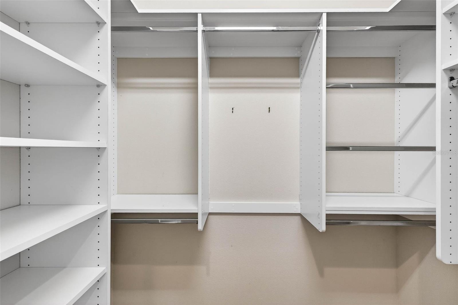 VALENCIA LAKES - Residential