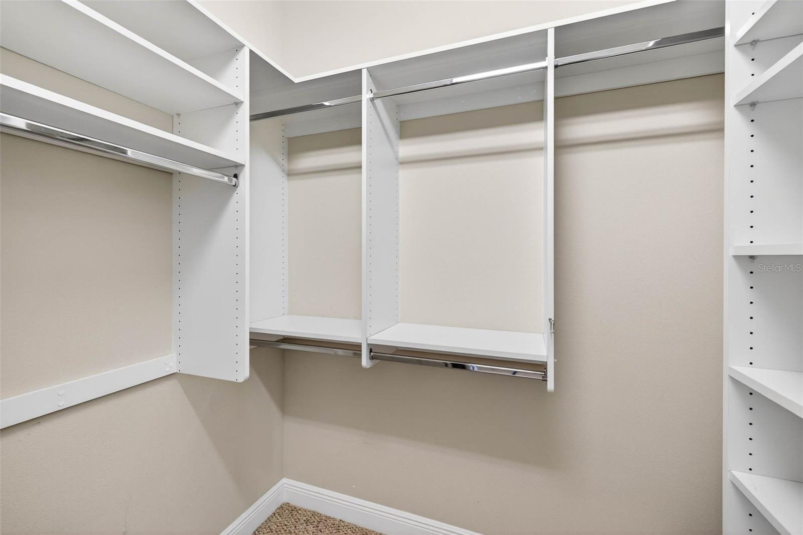 VALENCIA LAKES - Residential