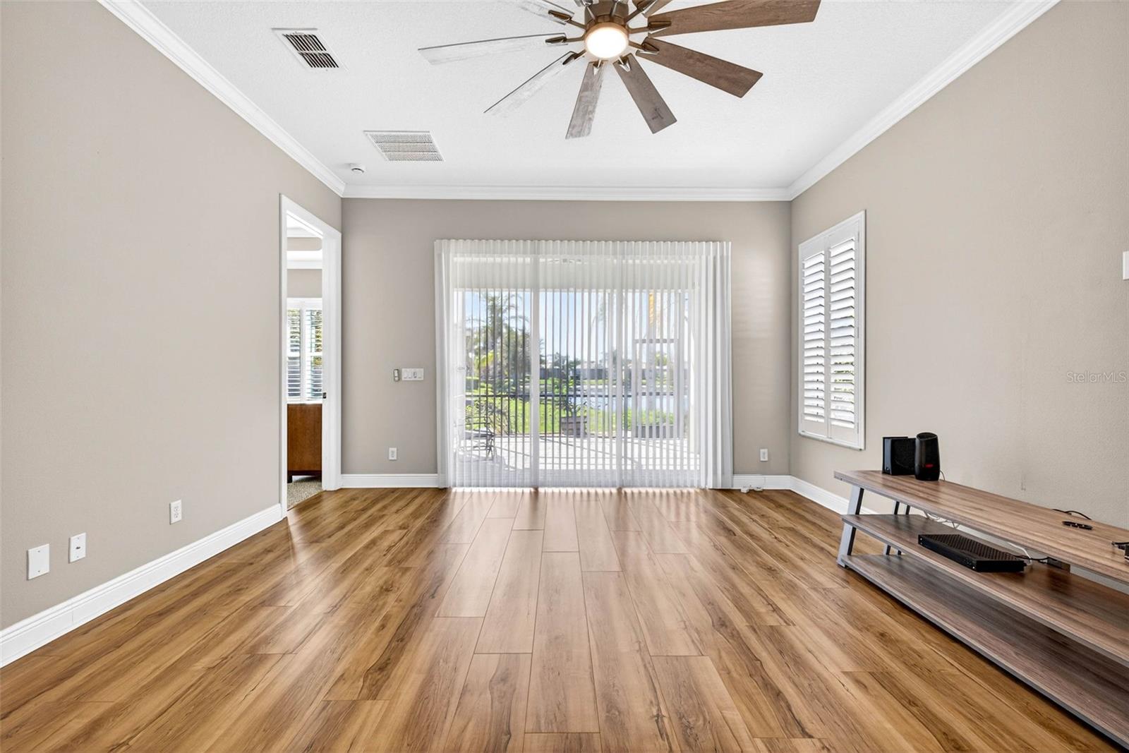 VALENCIA LAKES - Residential