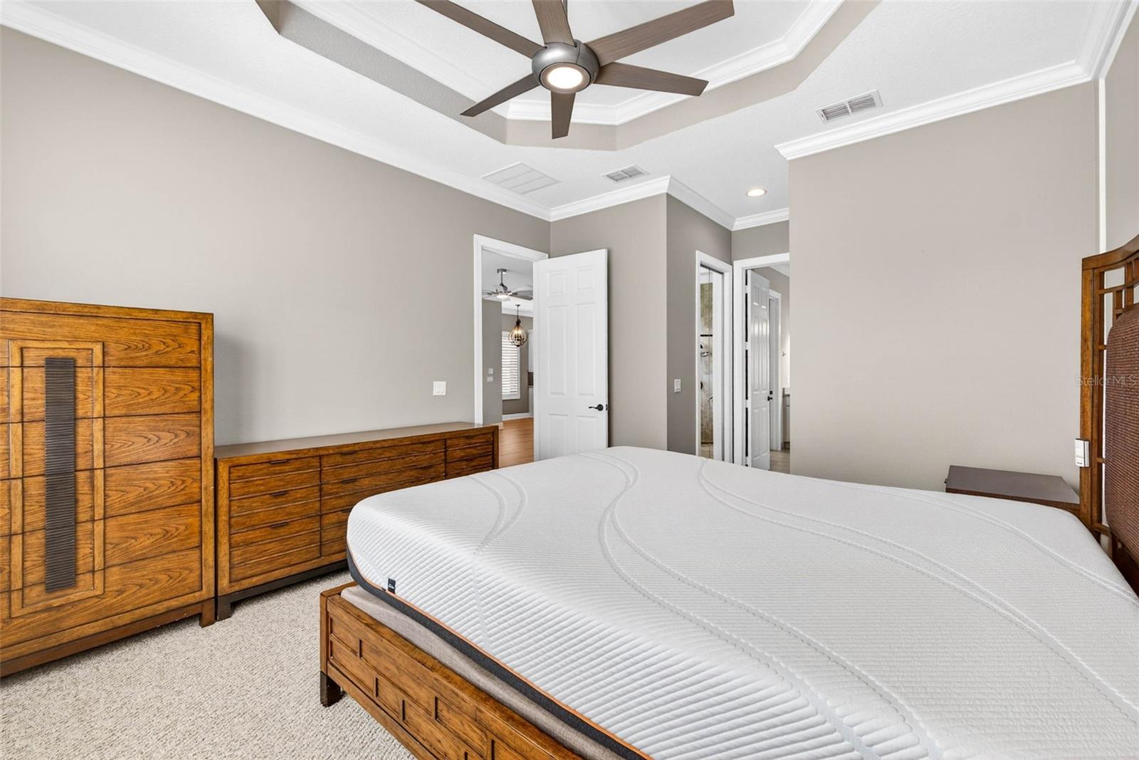 VALENCIA LAKES - Residential