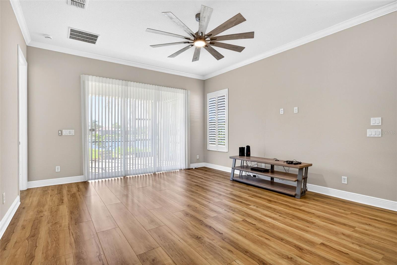 VALENCIA LAKES - Residential