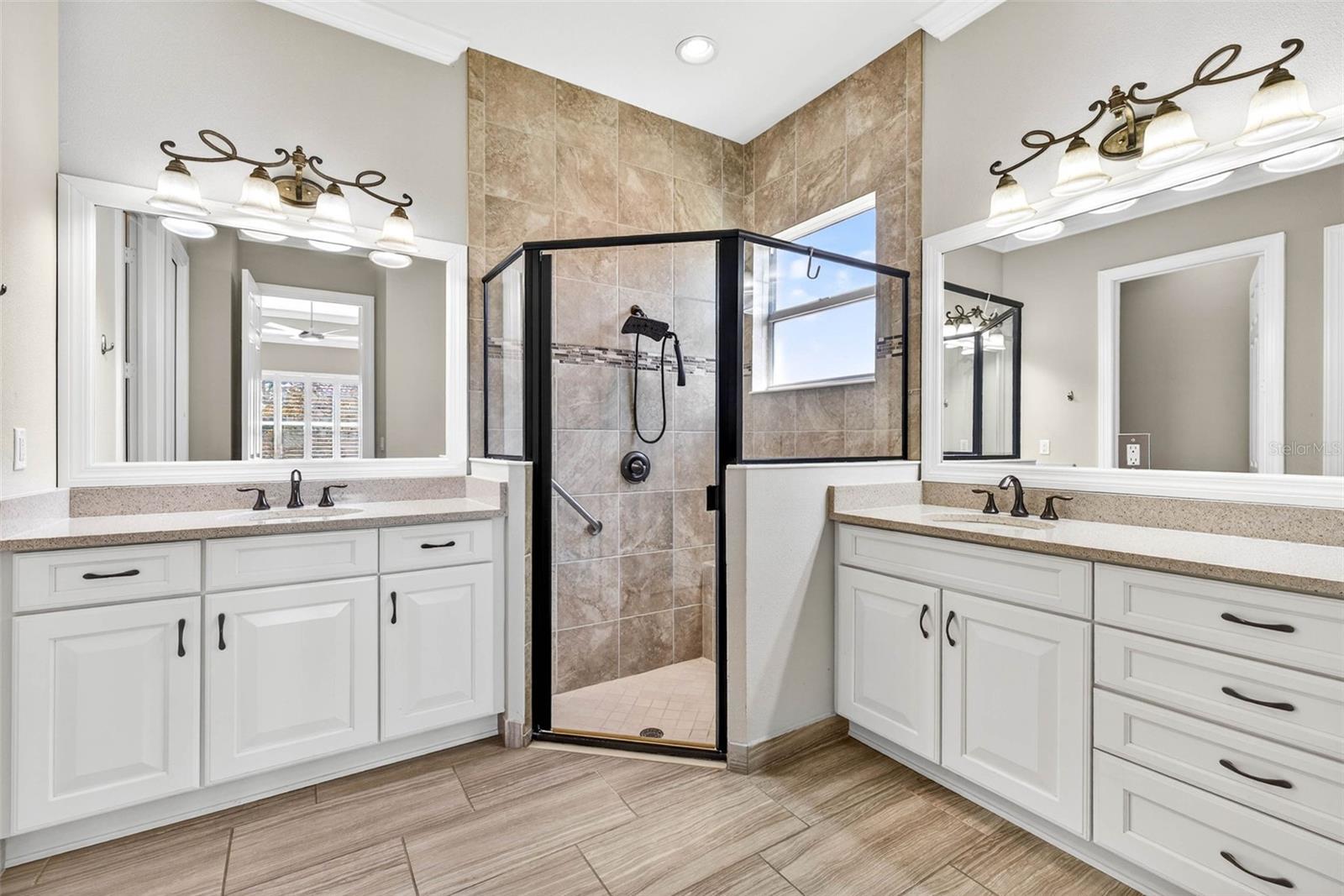 VALENCIA LAKES - Residential