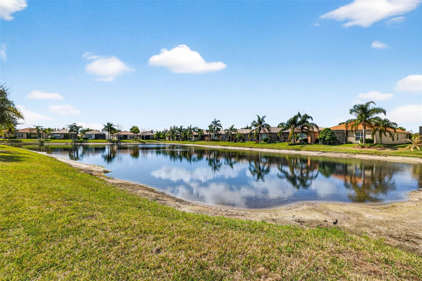 VALENCIA LAKES - Residential