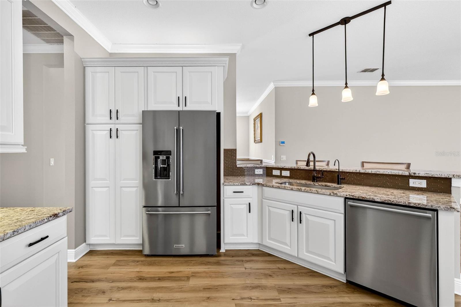 VALENCIA LAKES - Residential