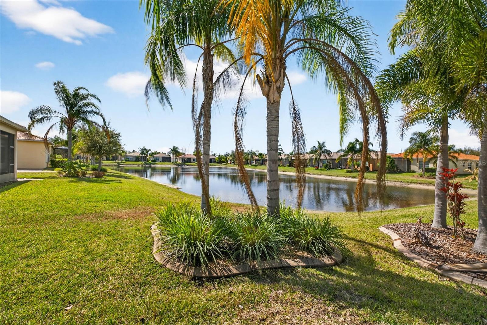 VALENCIA LAKES - Residential