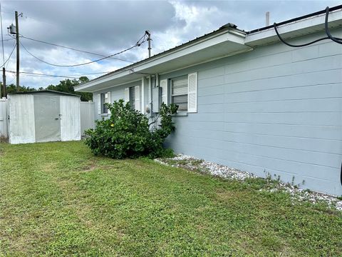 A home in LAKE WALES