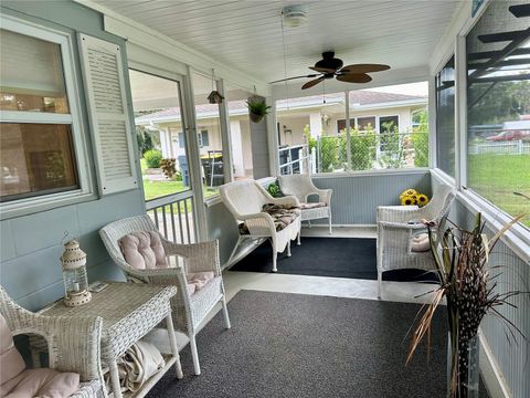 A home in LAKE WALES