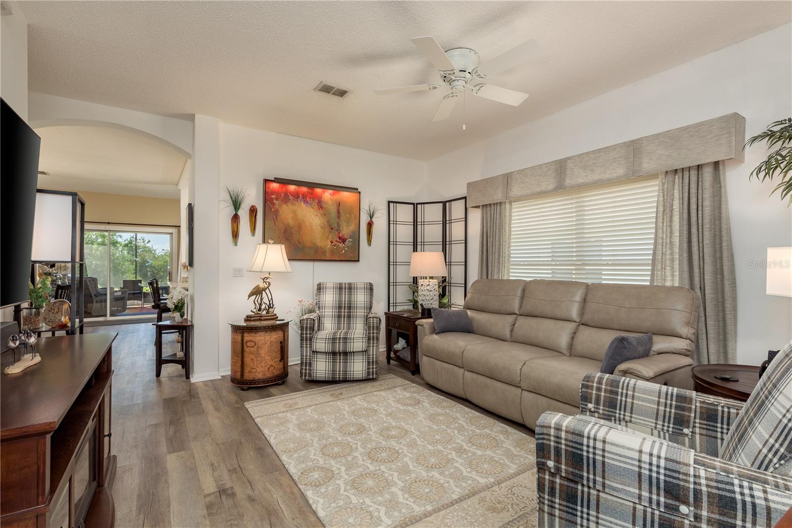 2747 WOOD POINTE DRIVE