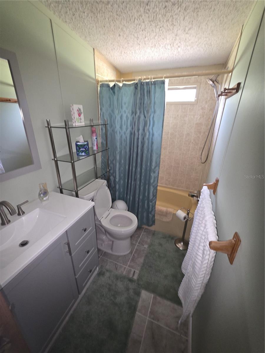 HILLTOP MANOR - Residential Lease
