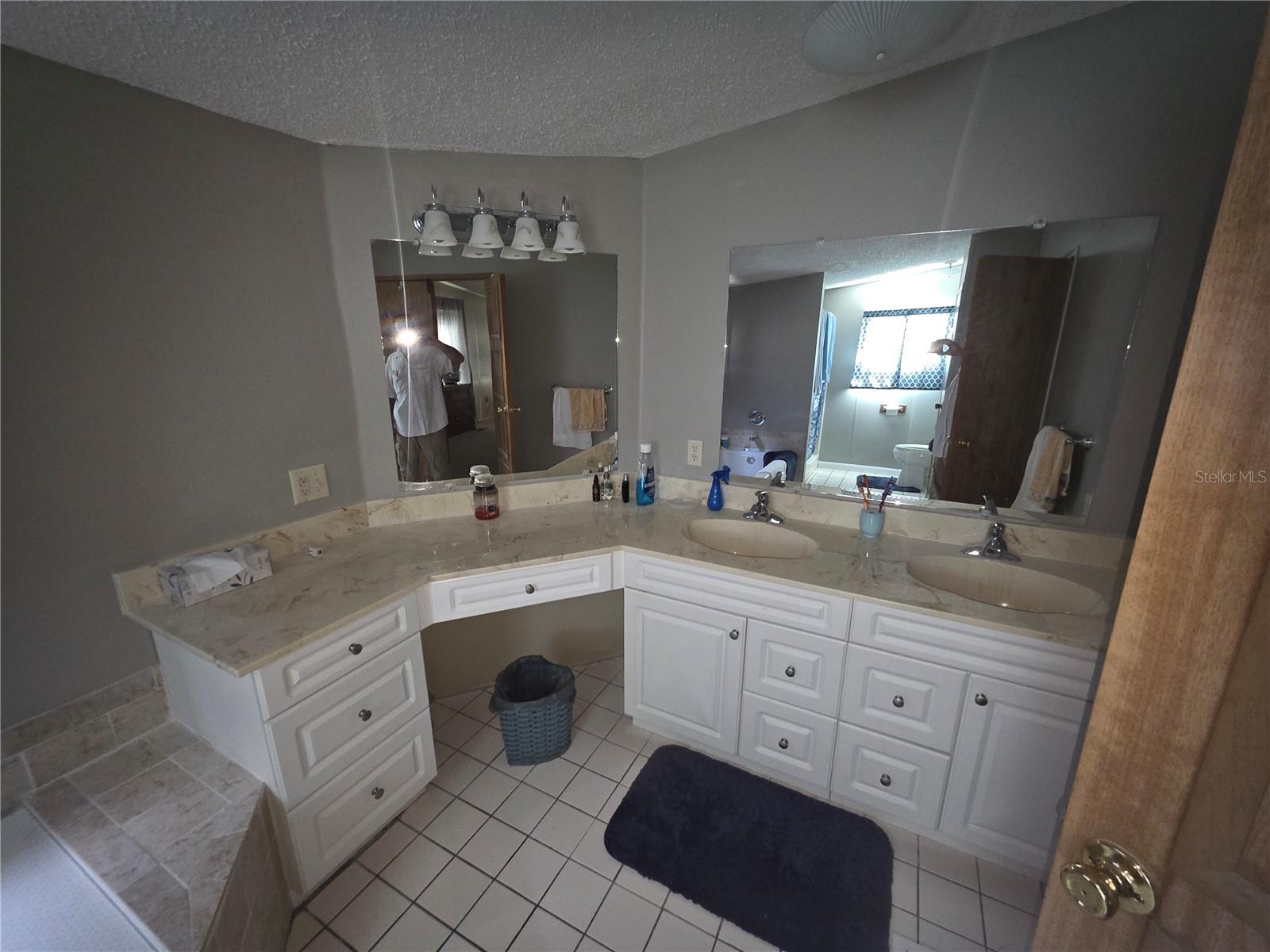 HILLTOP MANOR - Residential Lease