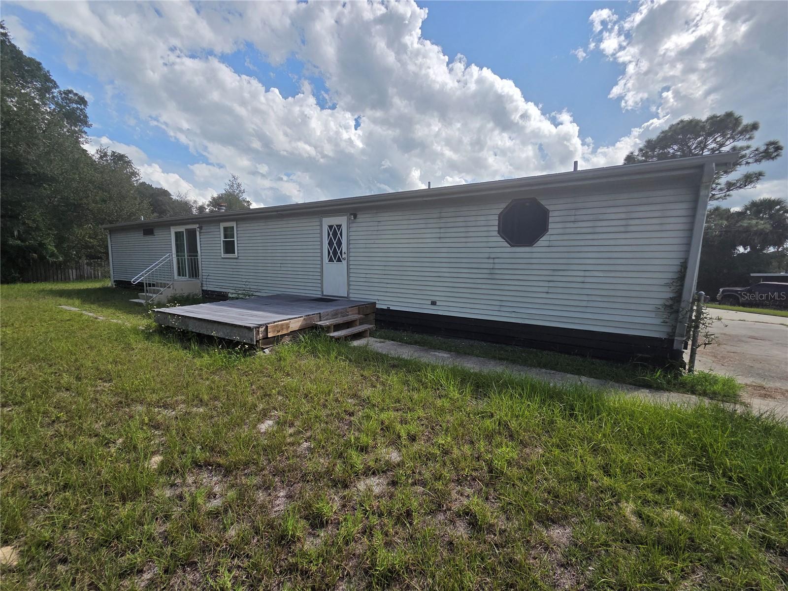 HILLTOP MANOR - Residential Lease