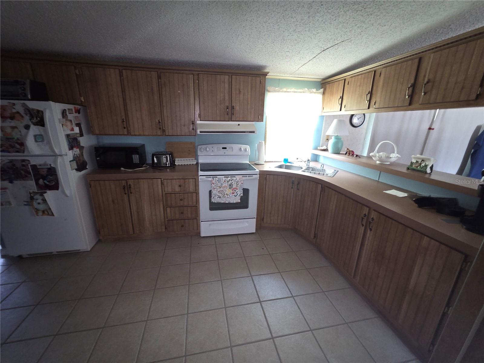 HILLTOP MANOR - Residential Lease