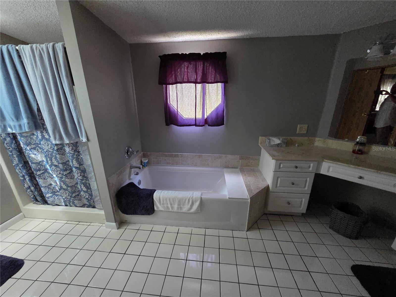 HILLTOP MANOR - Residential Lease