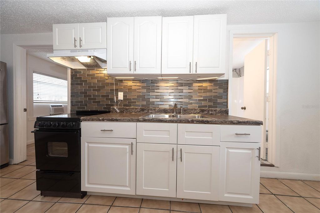 Photo of 620 25th Street W, Bradenton, FL 34205 (MLS # TB8493016)