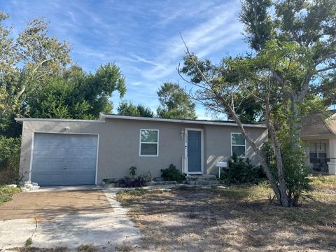 Photo of 1630 Newark Street S, St Petersburg, FL 33711 (MLS # TB8455010)