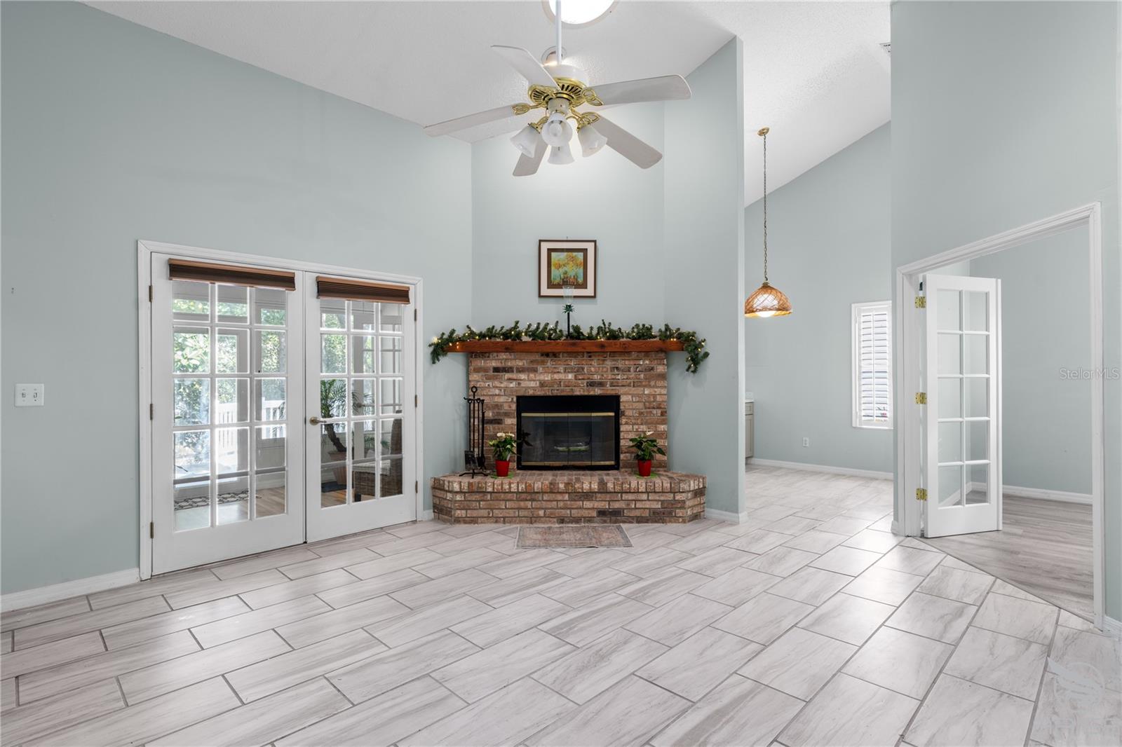 PINE ISLAND PH 01 - Residential