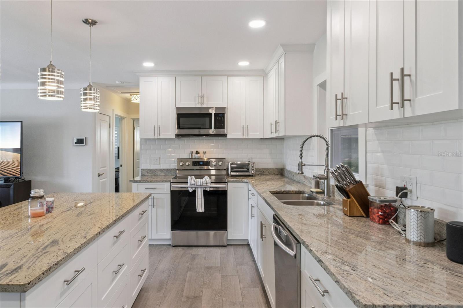 MEADOW LAWN 10TH ADD - Residential