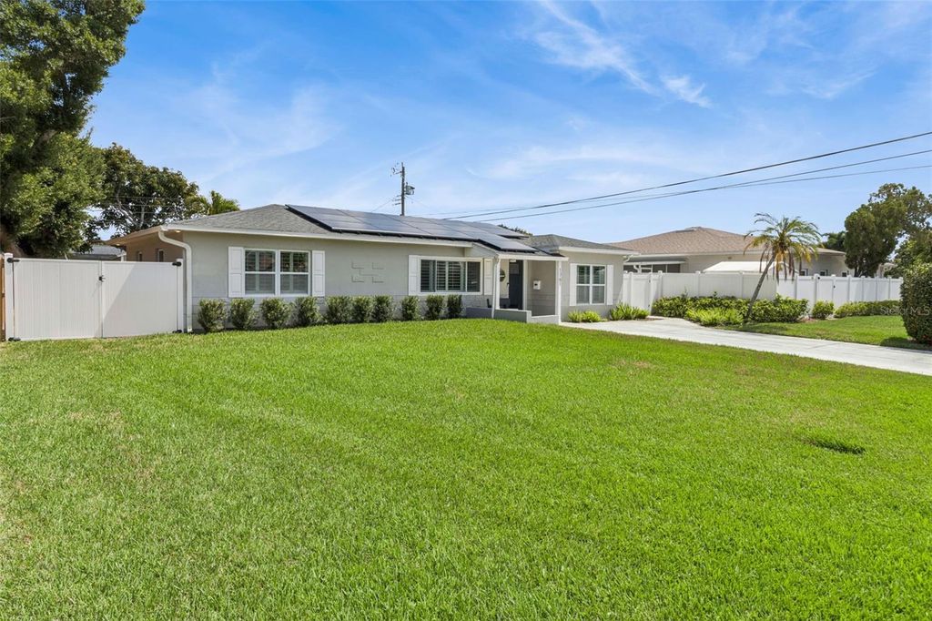 Photo of 1761 65th Avenue N, St Petersburg, FL 33702 (MLS # O6406876)