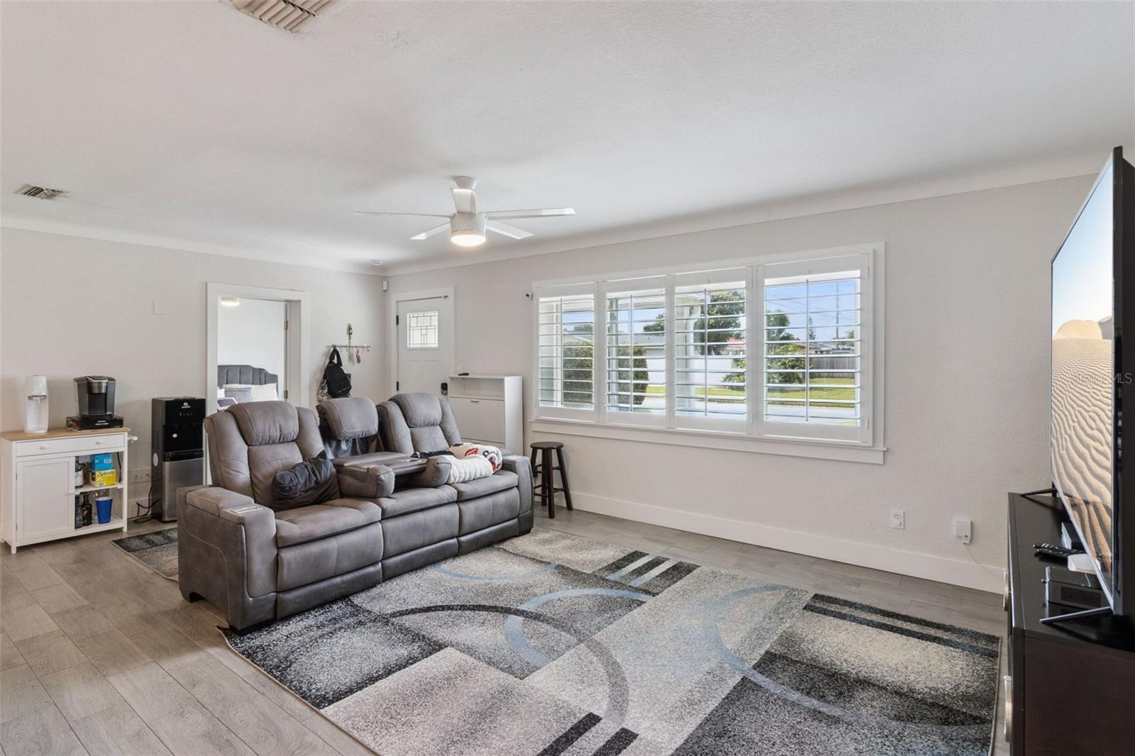 MEADOW LAWN 10TH ADD - Residential
