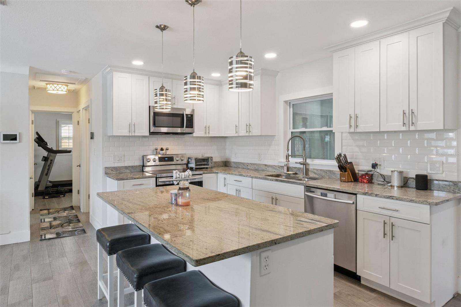 MEADOW LAWN 10TH ADD - Residential