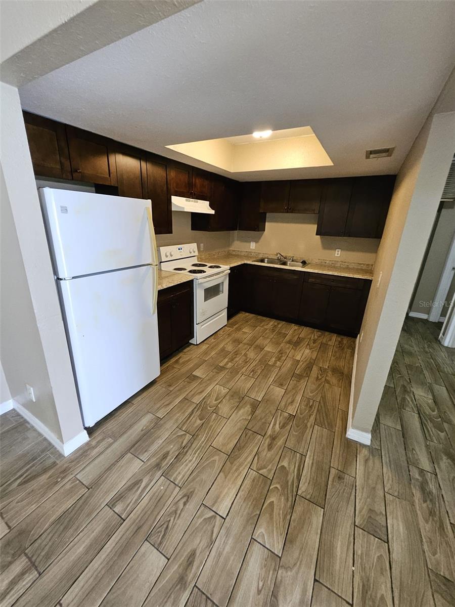 Now available for rent!!! This spacious 3-bedroom, 2-bathroom unit in a quiet area. This home offers an open living and dining area, a functional kitchen, and three well-sized bedrooms with plenty of natural light. Both bathrooms are comfortably sized, making it a great home to enjoy. The property is located in a convenient area close to local schools, shopping, and dining, with easy access to Highway 17. If you’re looking for a clean, roomy rental in Winter Haven, this could be a fit. Contact us today to schedule a showing.