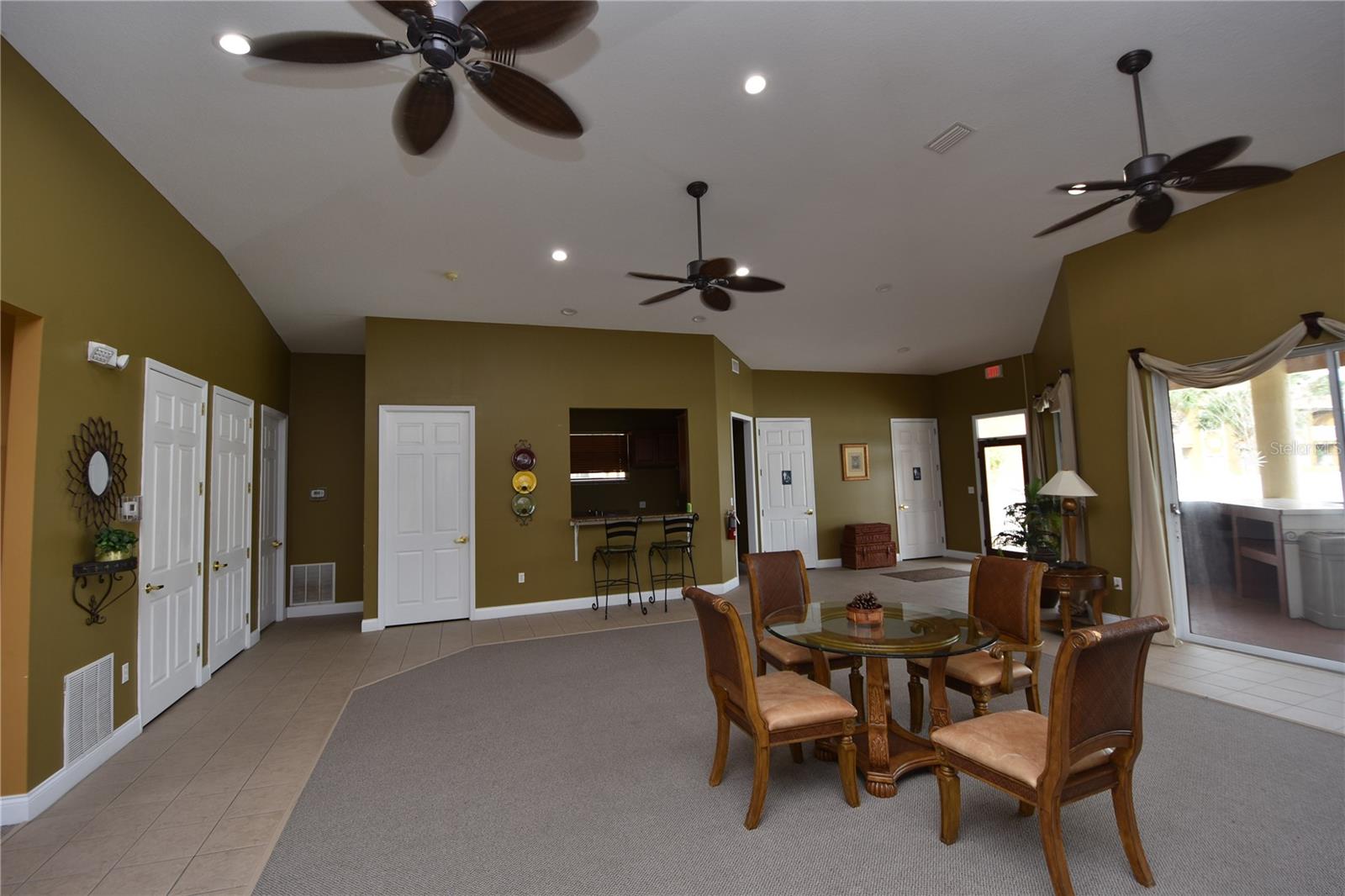 PALM POINTE - Residential