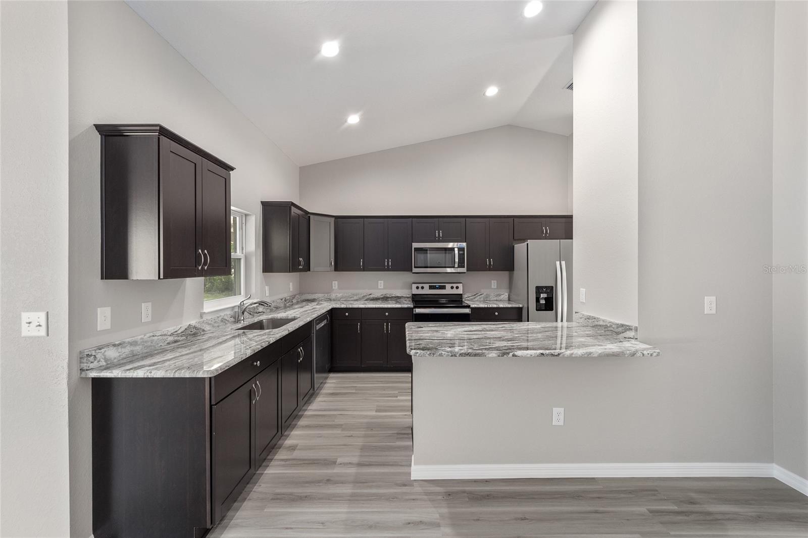 RAINBOW S END ESTATE - Residential