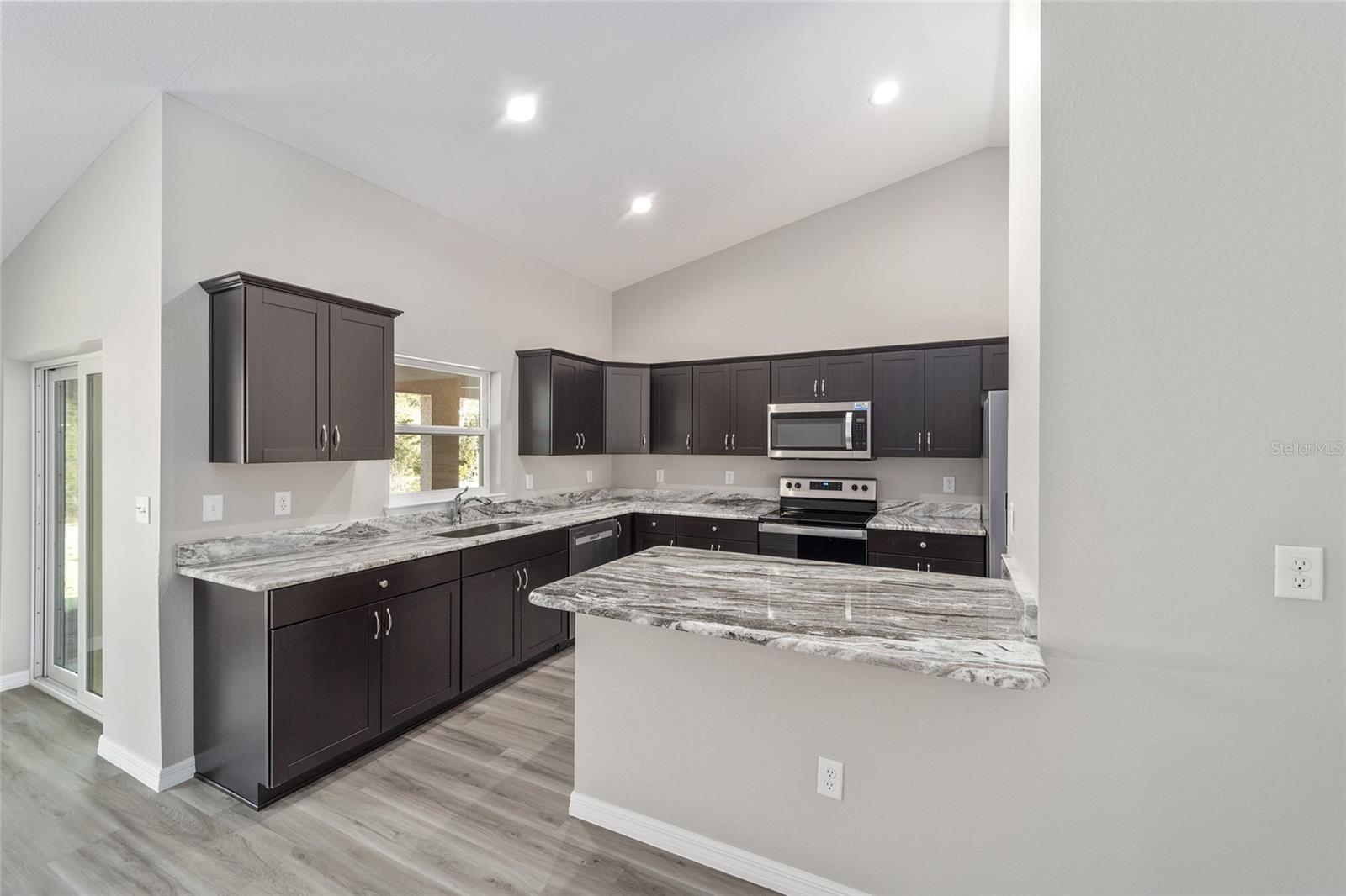 RAINBOW S END ESTATE - Residential