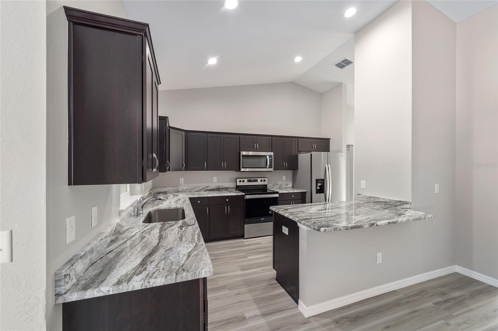 RAINBOW S END ESTATE - Residential