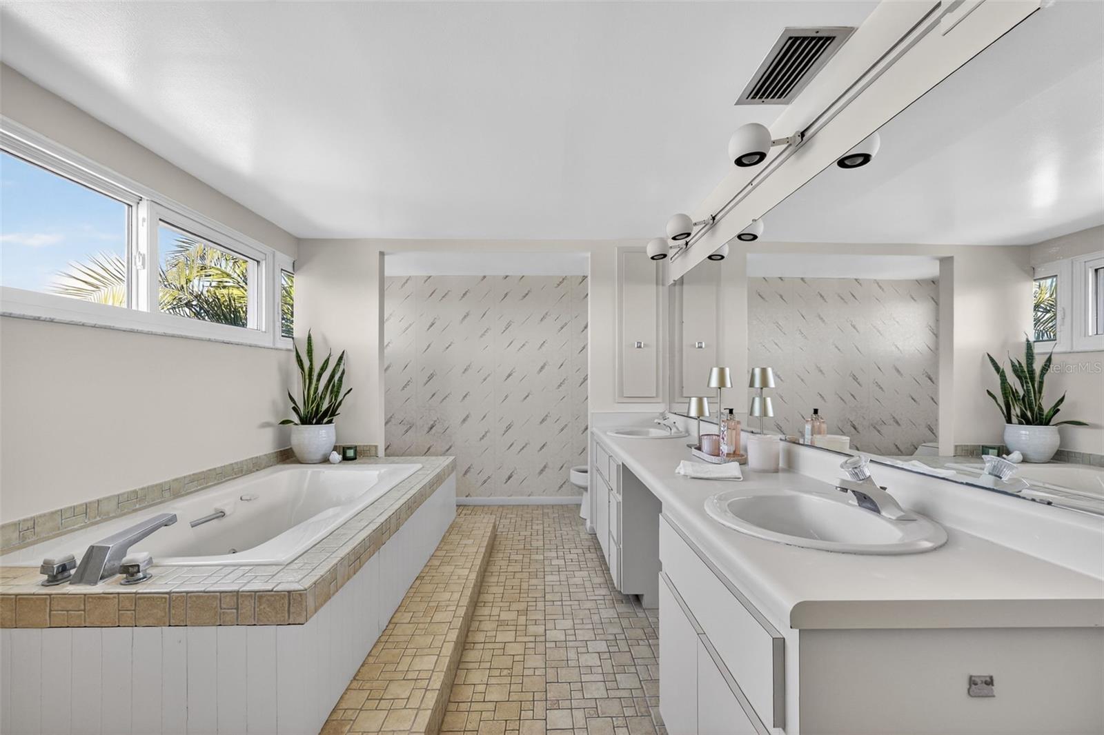 BAHIA SHORES 4TH ADD - Residential