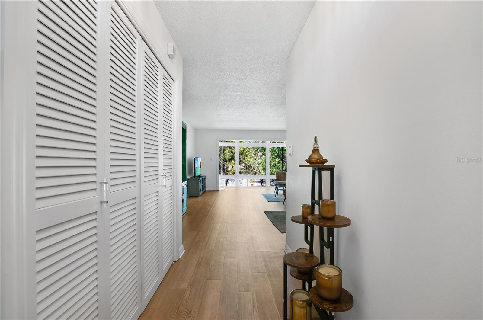 700 MELROSE AVENUE L-23