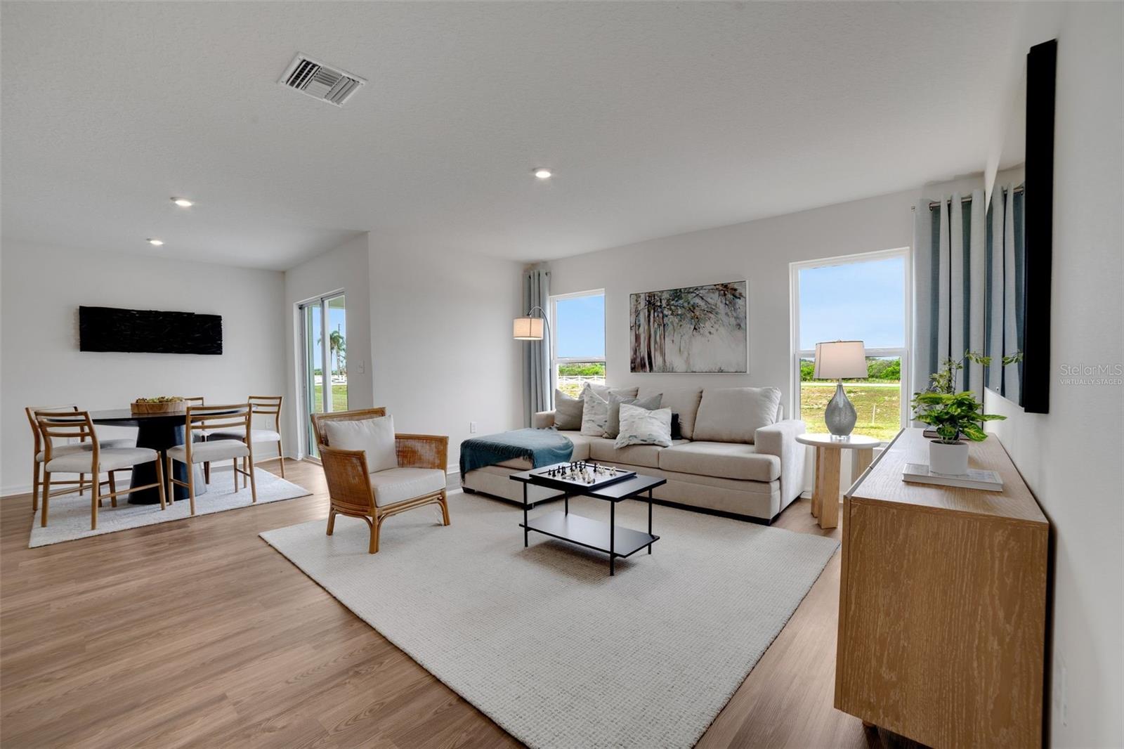 1038 AMBLESIDE DRIVE