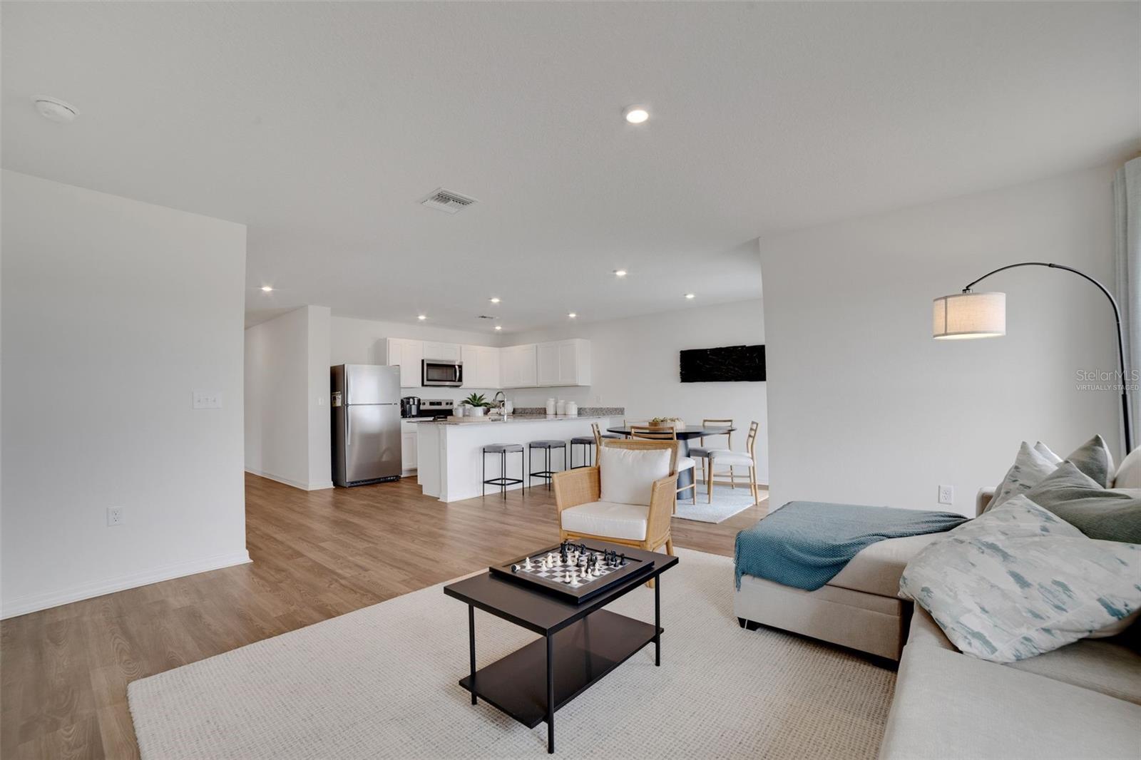 1038 AMBLESIDE DRIVE