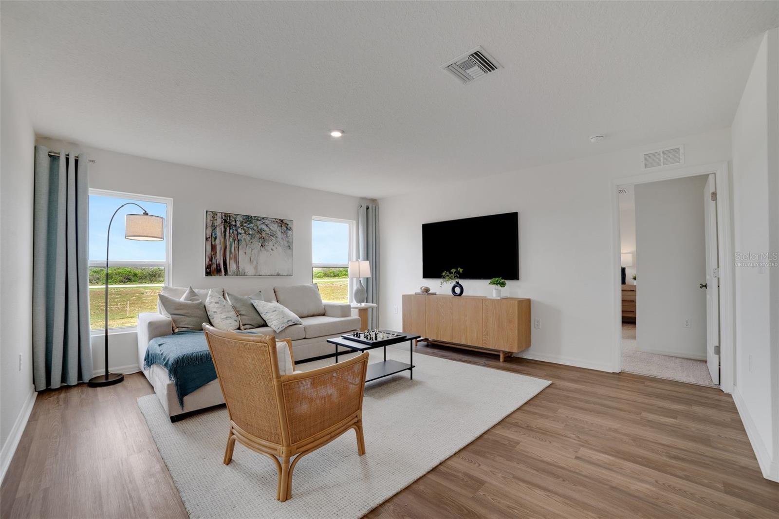 1038 AMBLESIDE DRIVE