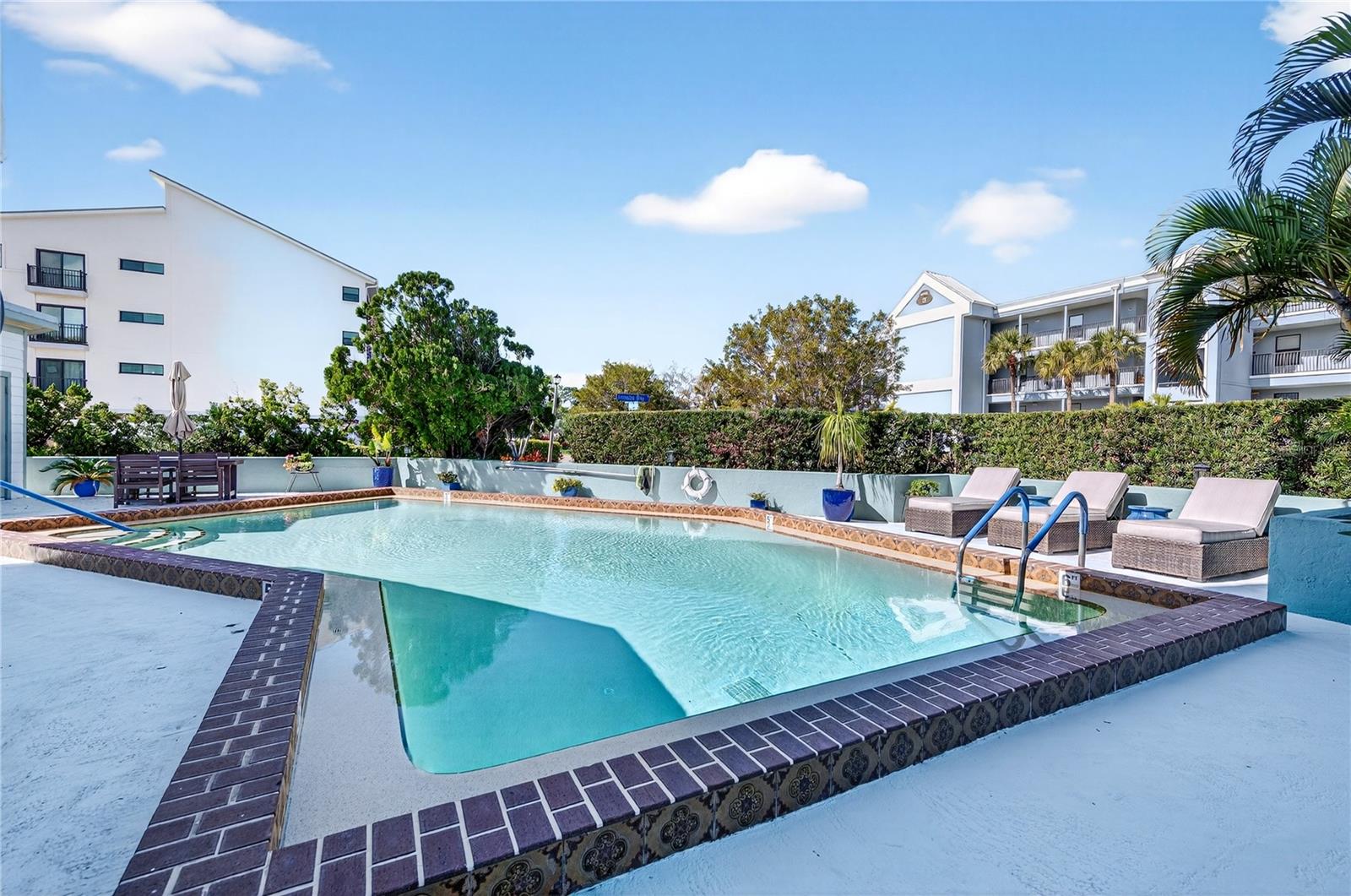 ISLES CLUB - Residential