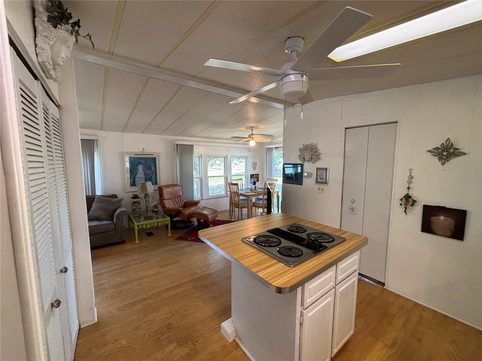 OUTDOOR RES/AMERICA - Residential