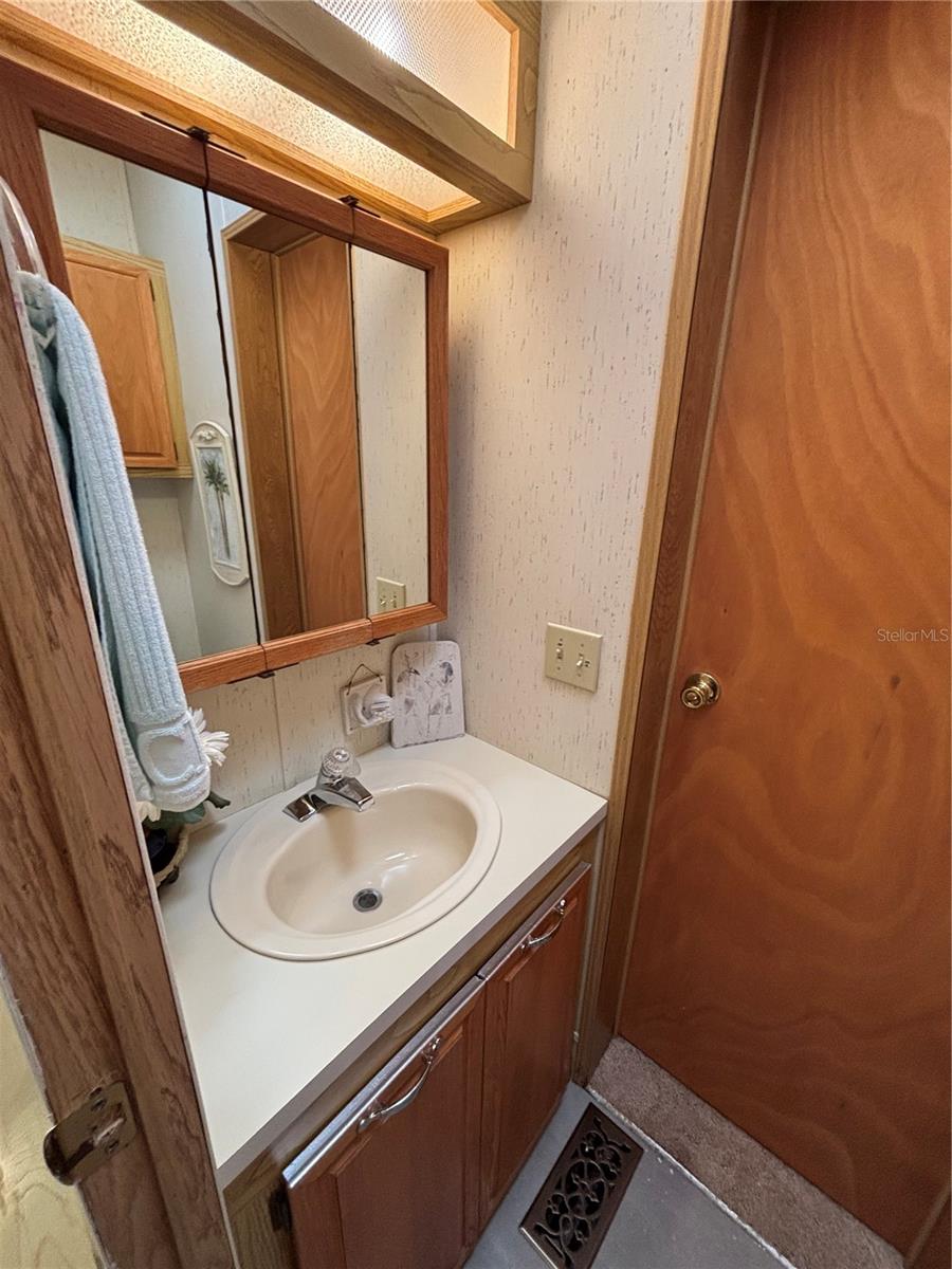 OUTDOOR RES/AMERICA - Residential