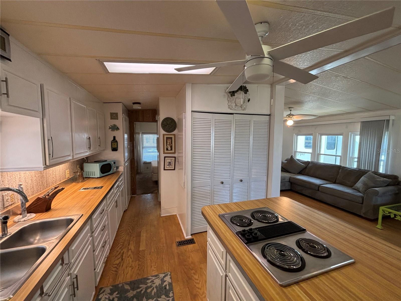 OUTDOOR RES/AMERICA - Residential