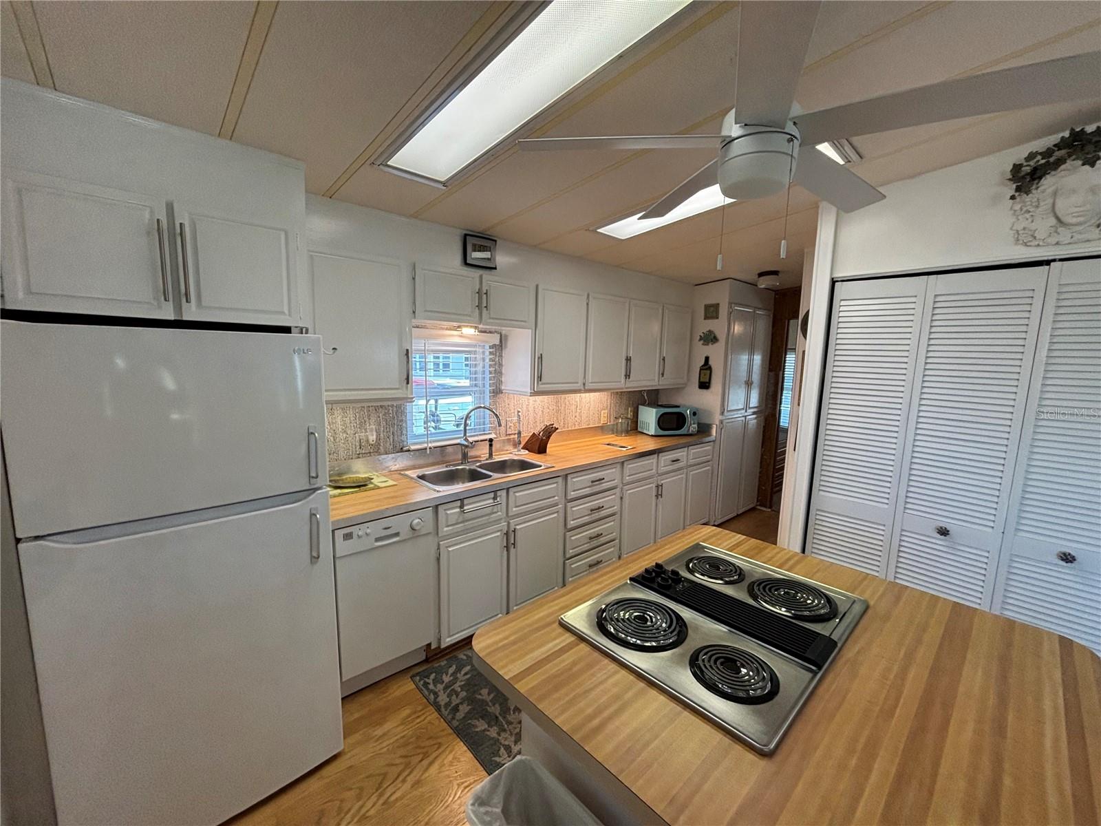 OUTDOOR RES/AMERICA - Residential