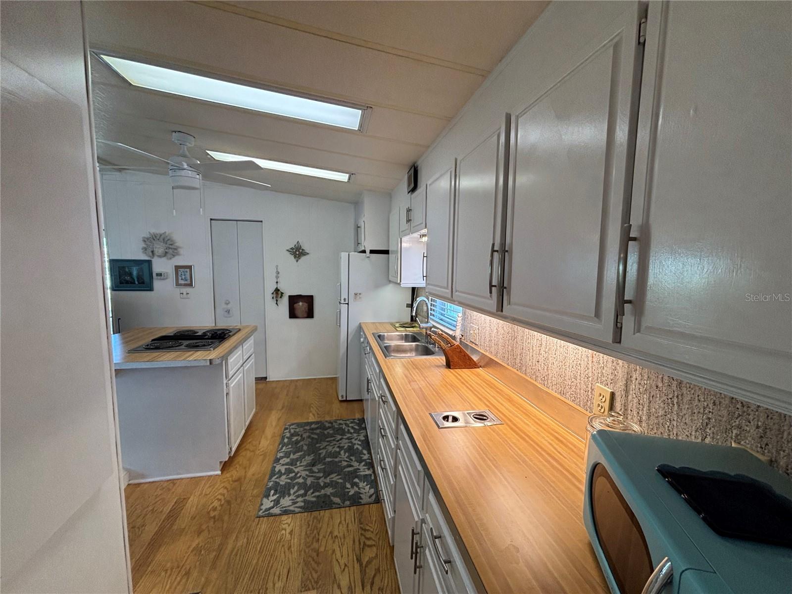 OUTDOOR RES/AMERICA - Residential