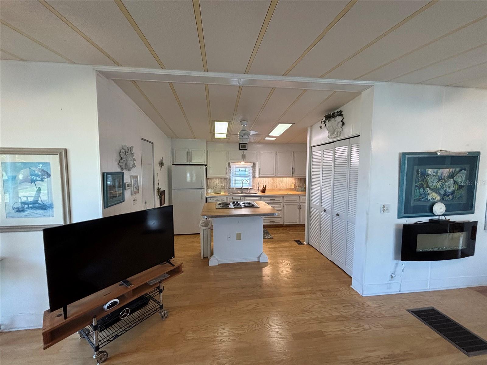 OUTDOOR RES/AMERICA - Residential