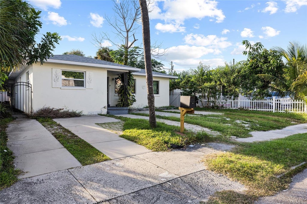 Photo of 2227 19th Street S, St Petersburg, FL 33712 (MLS # TB8559237)