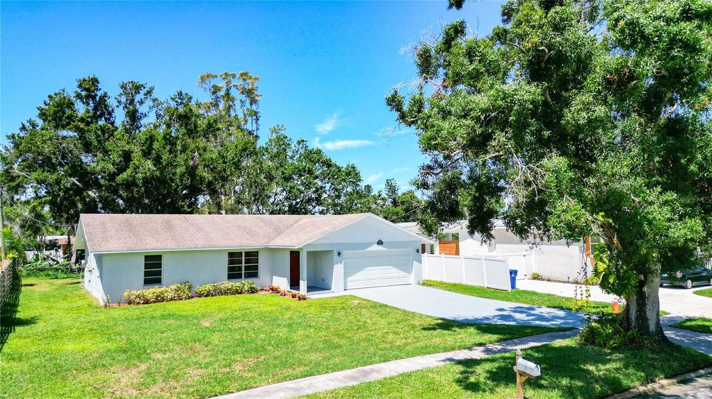 Photo of 1015 24th Avenue W, Palmetto, FL 34221 (MLS # TB8423597)