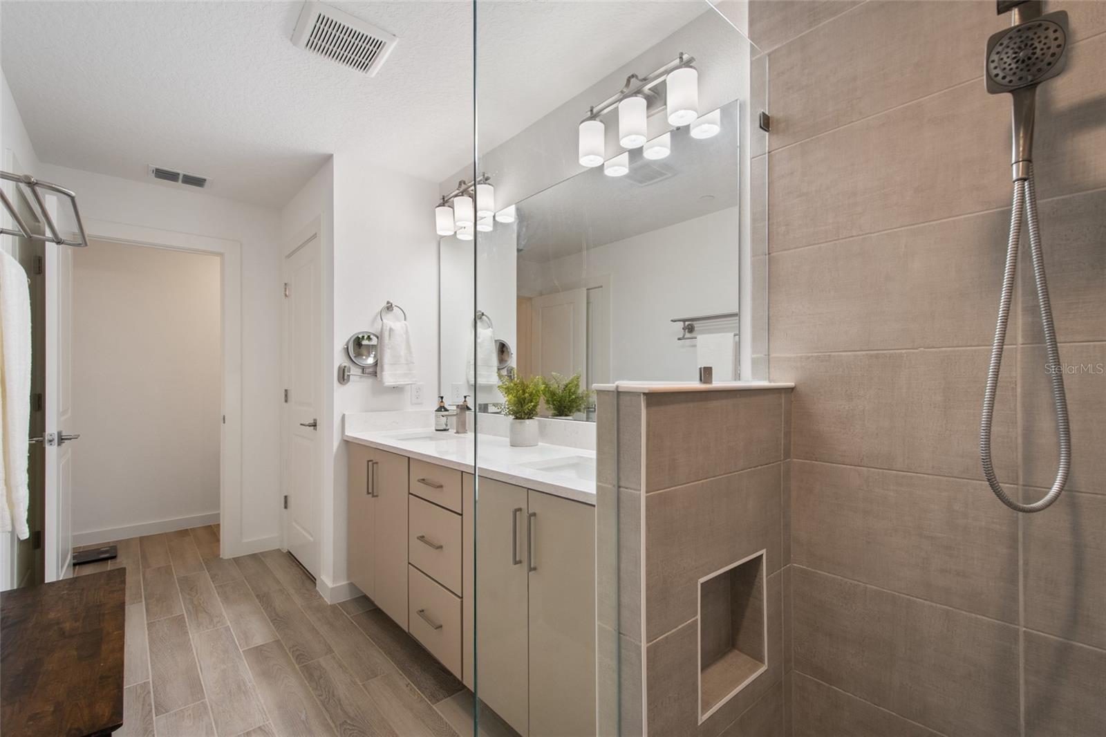 LAUREATE PARK NBRHD CENTER PH 3 - Residential