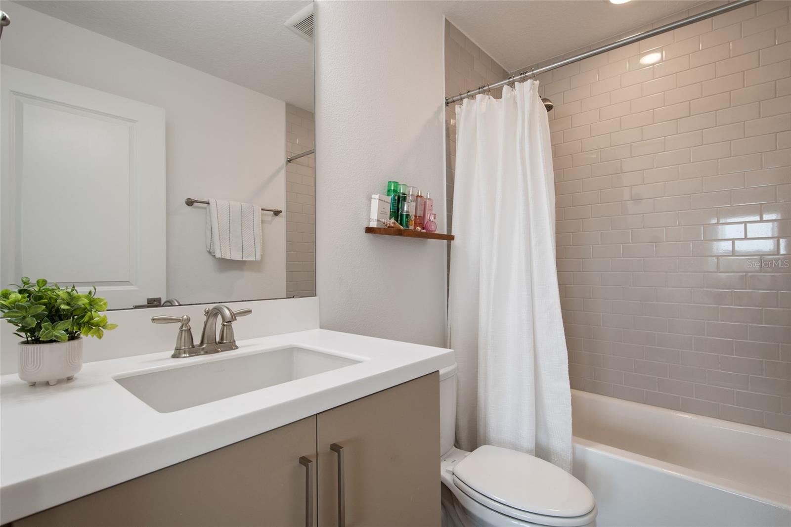 LAUREATE PARK NBRHD CENTER PH 3 - Residential