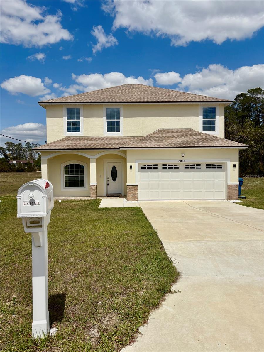 Welcome to 7044 Brickell Court, a delightful 4-bedroom, 2.5-bathroom home nestled in a quiet cul-de-sac in Spring Hill. This inviting property offers a perfect blend of comfort and convenience, with a spacious open floor plan, soaring high ceilings, and a versatile loft area that adds to its charm. The home features a well-equipped kitchen that leads into a bright living area, accentuated by its airy design and natural light. The comfortable master suite includes a private ensuite bathroom. Upstairs, the loft area offers endless possibilities—it can serve as a home office, playroom, or additional lounge space. Enjoy the expansive backyard, perfect for relaxation and entertainment. With plenty of space, you can add a pool, create a stylish outdoor gathering area, or design your ideal garden retreat. Located just minutes from Weeki Wachee Springs, famous for its mermaid shows and natural springs, as well as local shops, restaurants, and parks. Plus, with quick access to US Highway 19, you're only a short drive from the Gulf Coast
Rental Application through Rentspree