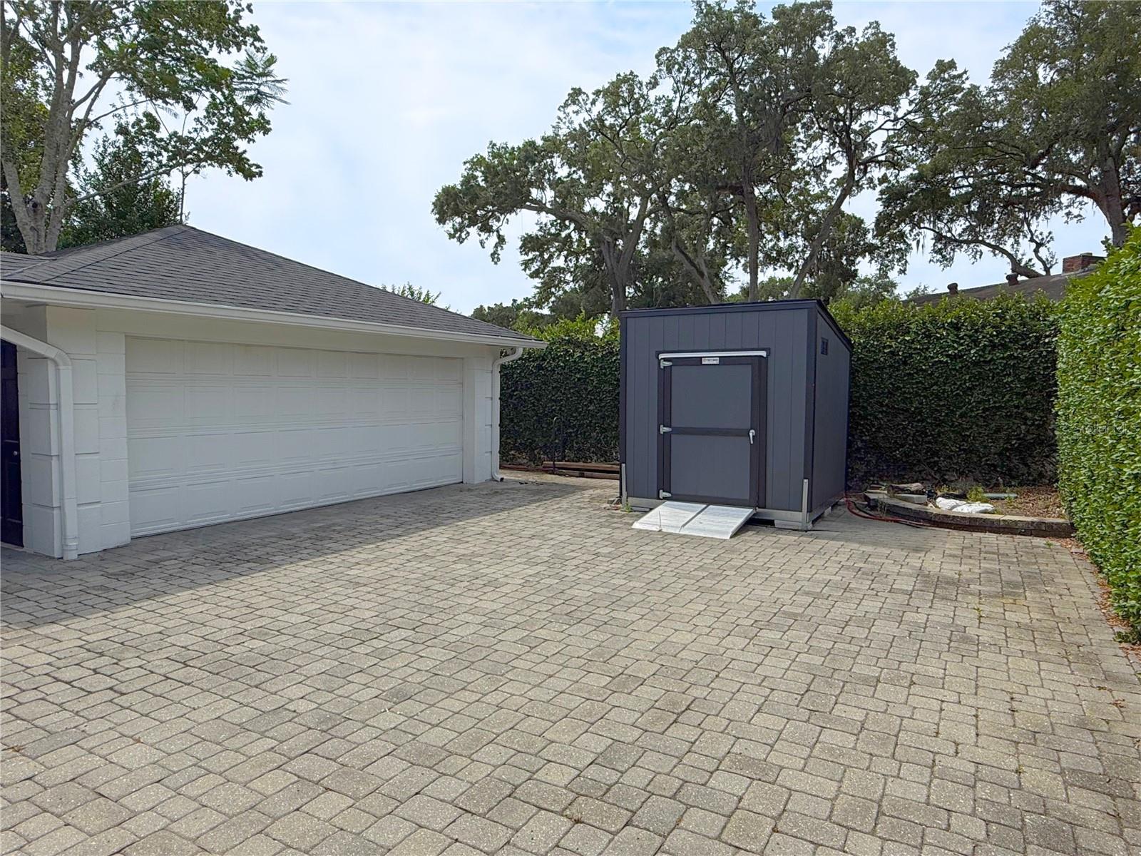 SOUTHERN OAKS - Residential