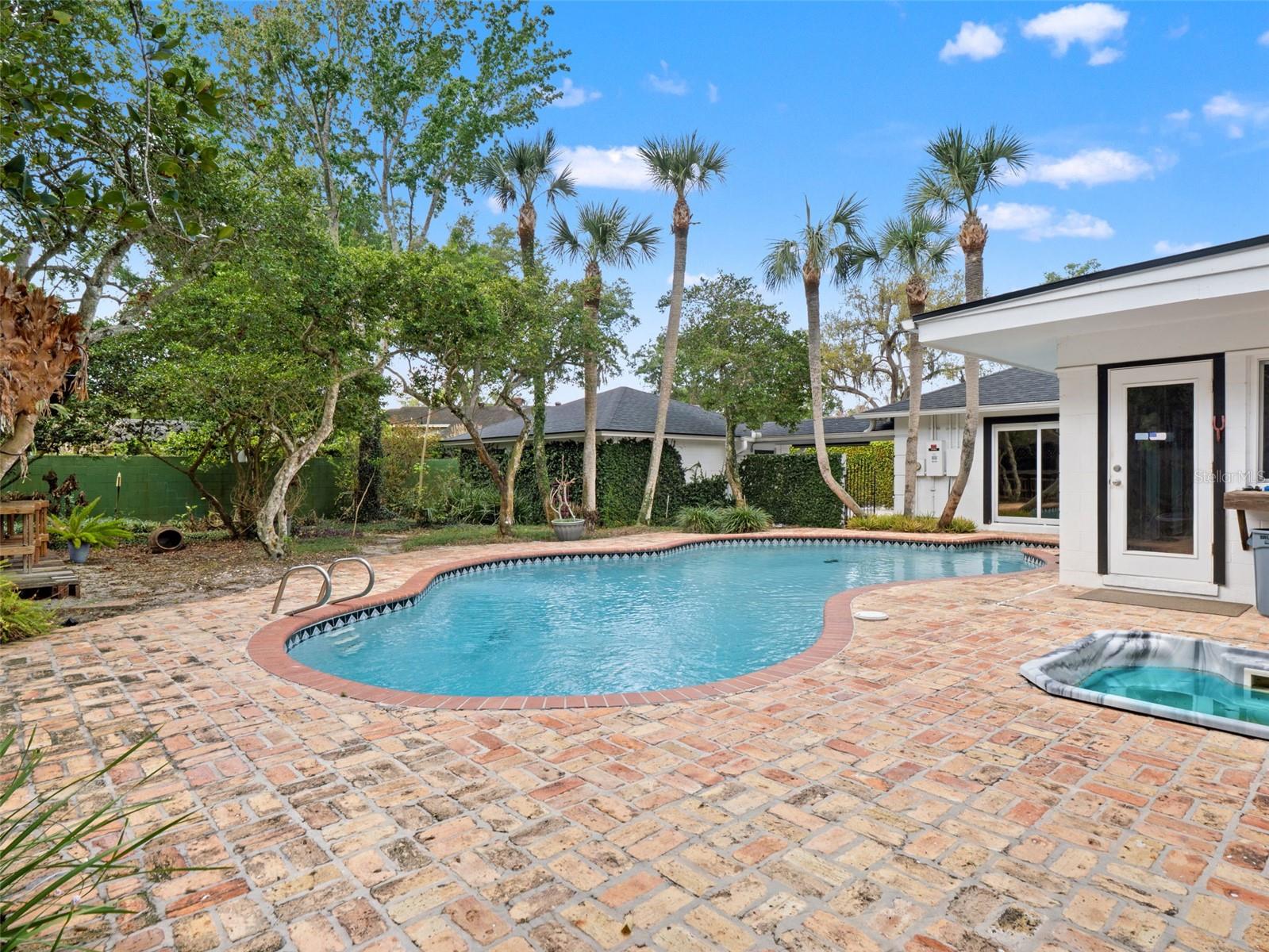 SOUTHERN OAKS - Residential
